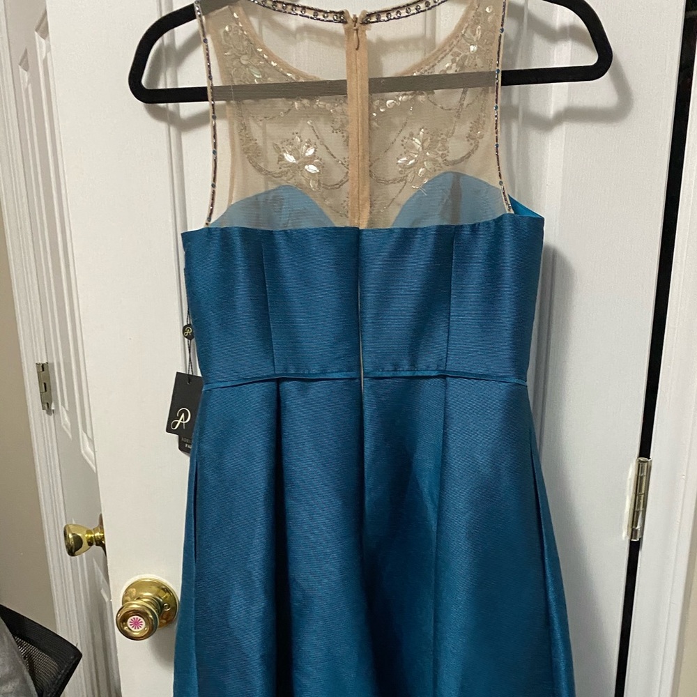 Clothing - Picture 4 of 5